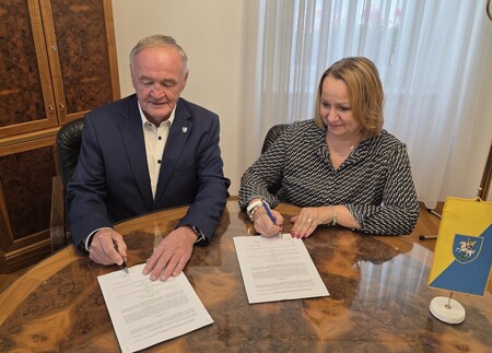 Podpis pogodbe o izvajanju dolgotrajne oskrbe na domu